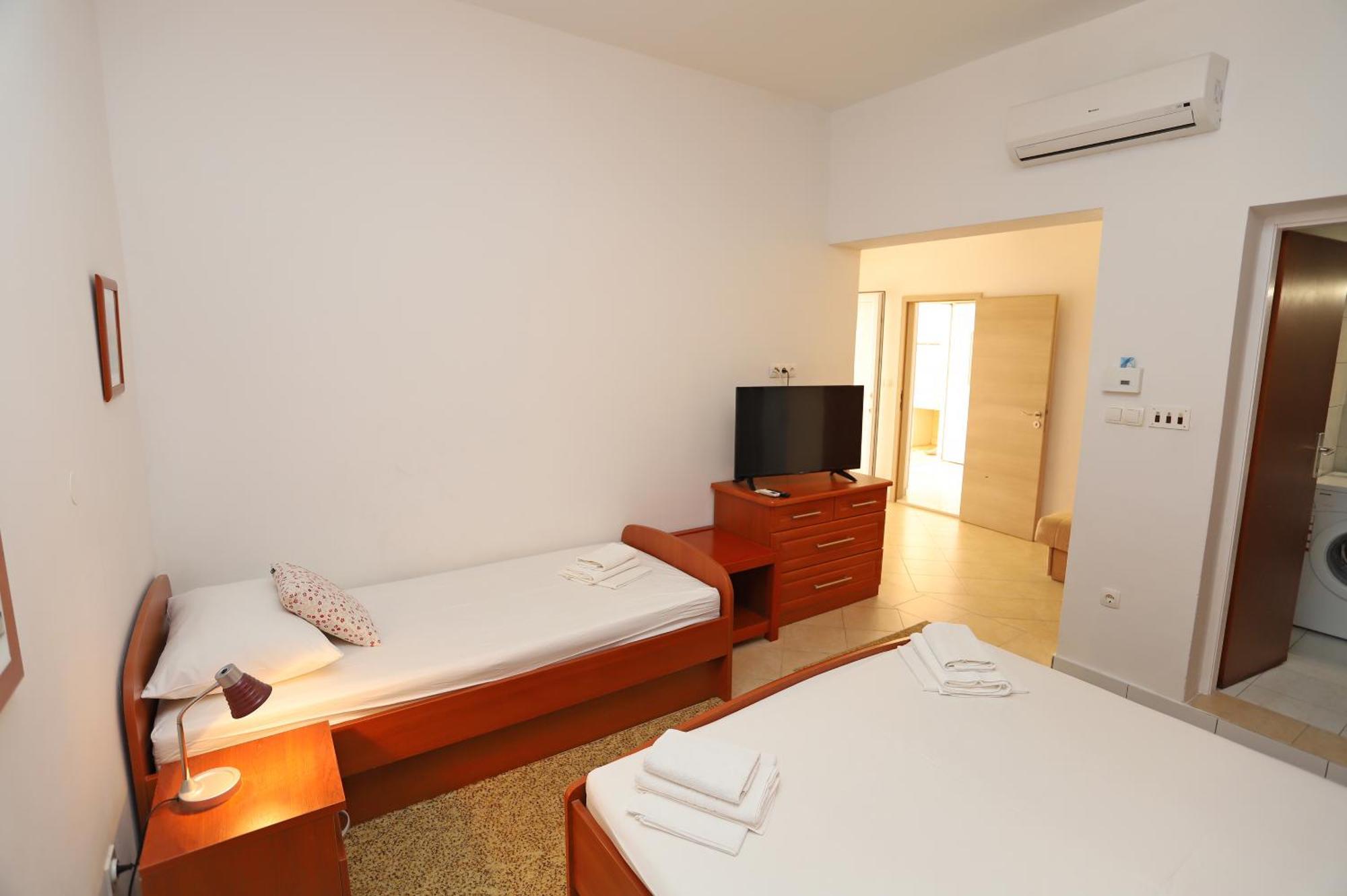 Apartments Edita & Robert 로크바 로고즈니차 외부 사진