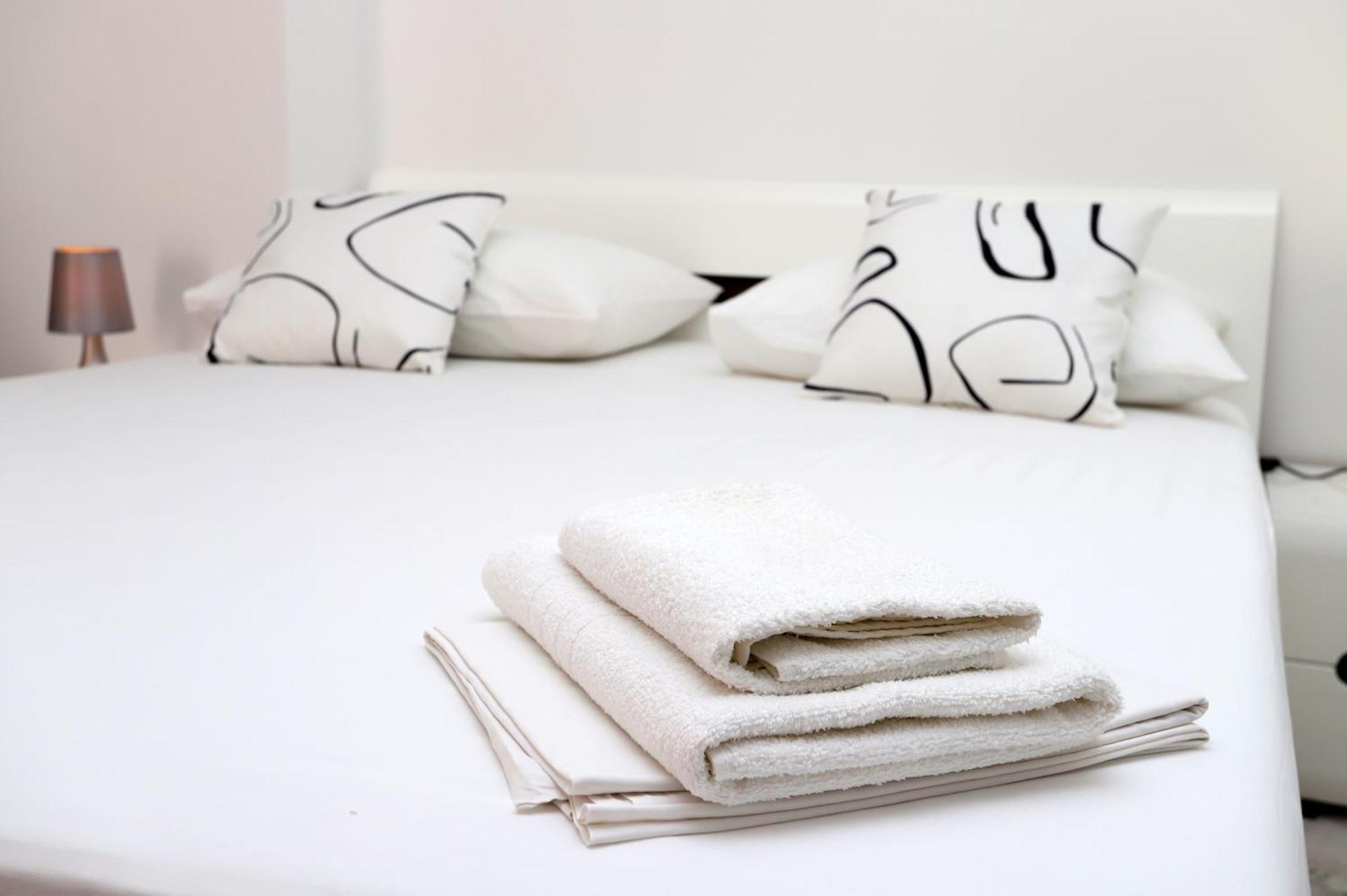 Apartments Edita & Robert 로크바 로고즈니차 외부 사진