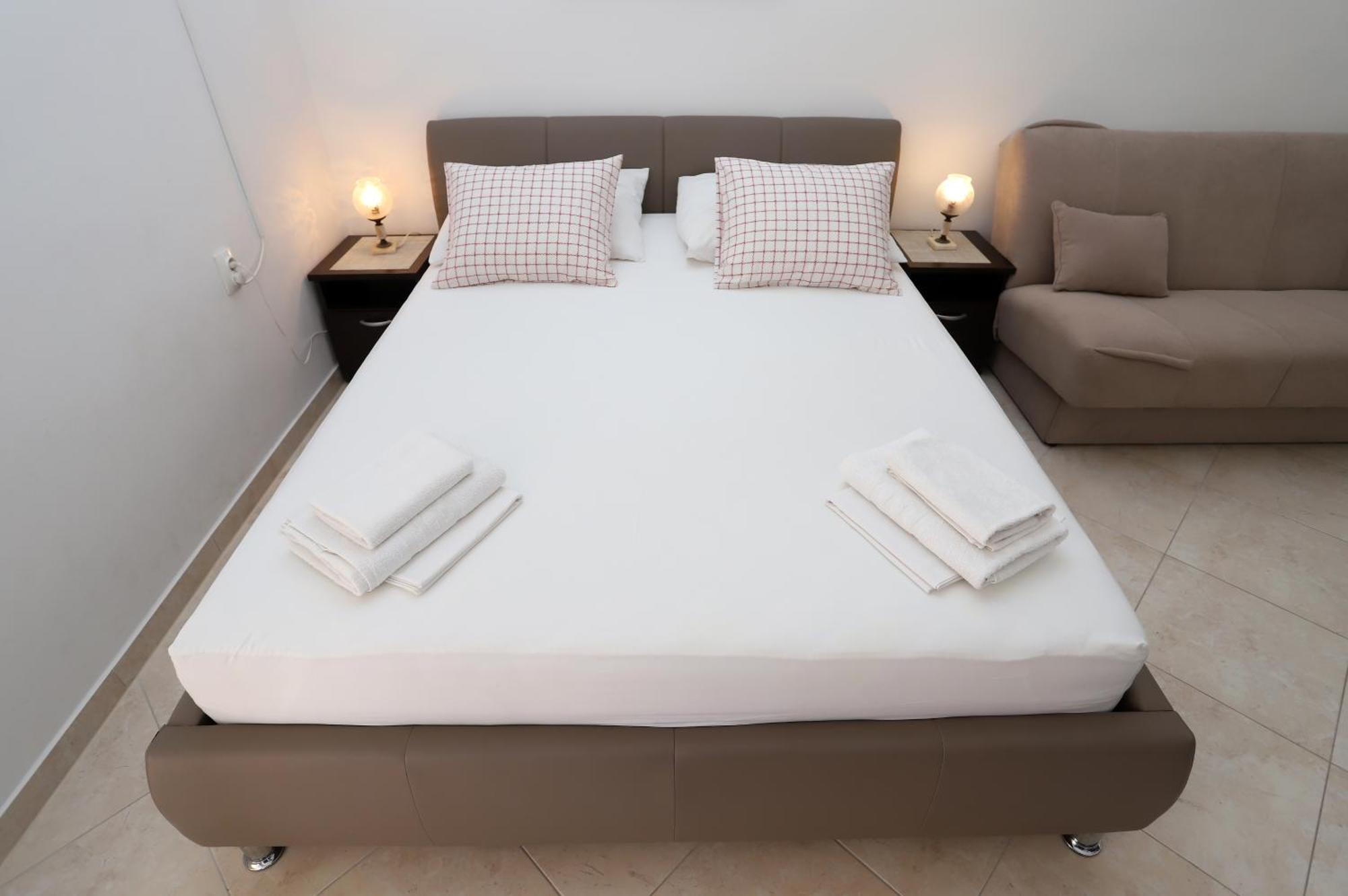 Apartments Edita & Robert 로크바 로고즈니차 외부 사진