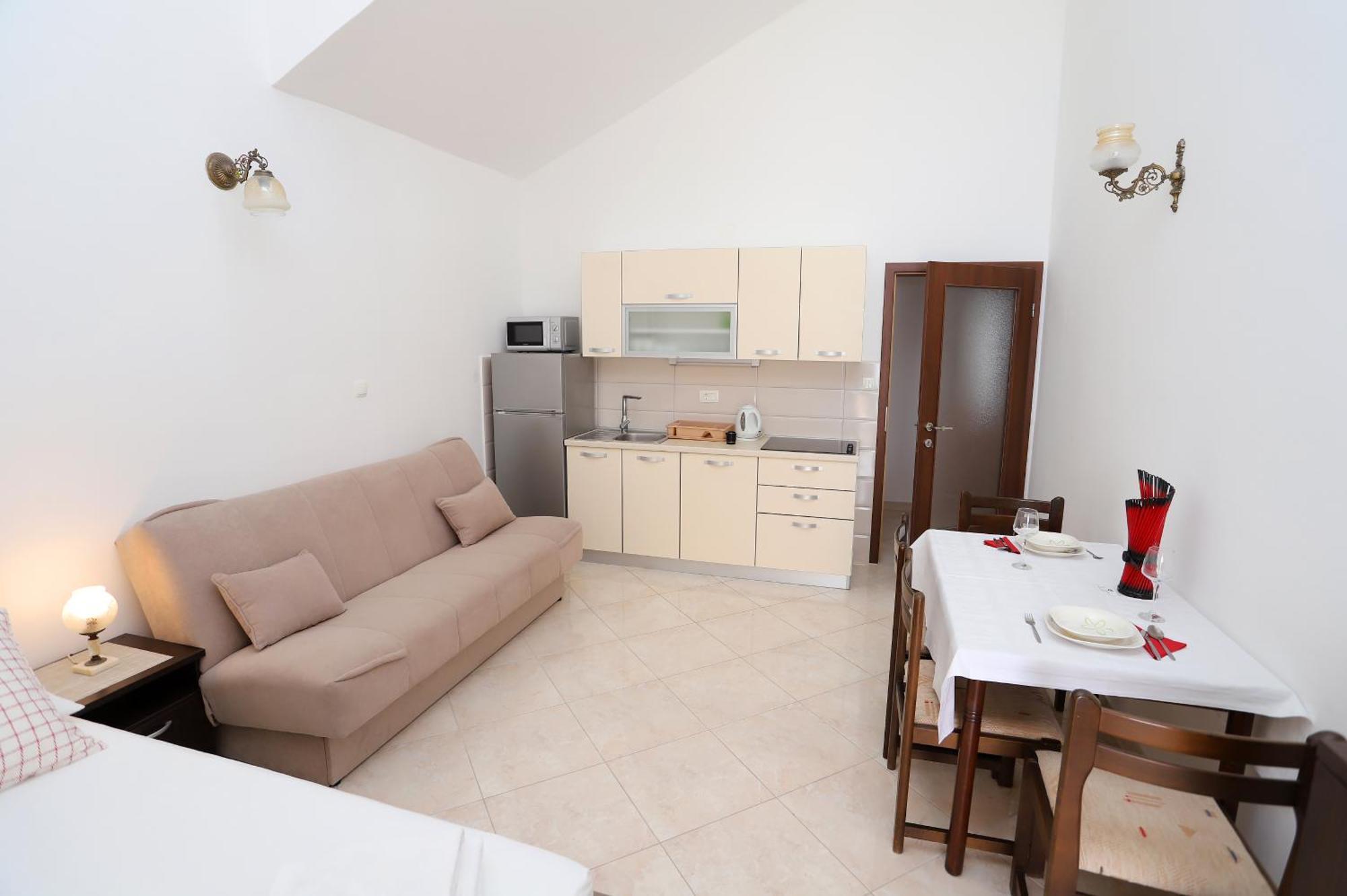 Apartments Edita & Robert 로크바 로고즈니차 외부 사진