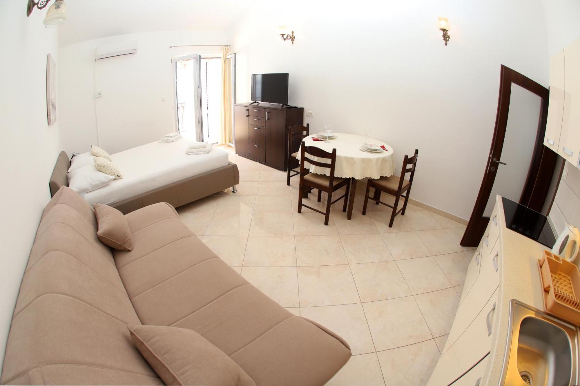 Apartments Edita & Robert 로크바 로고즈니차 외부 사진