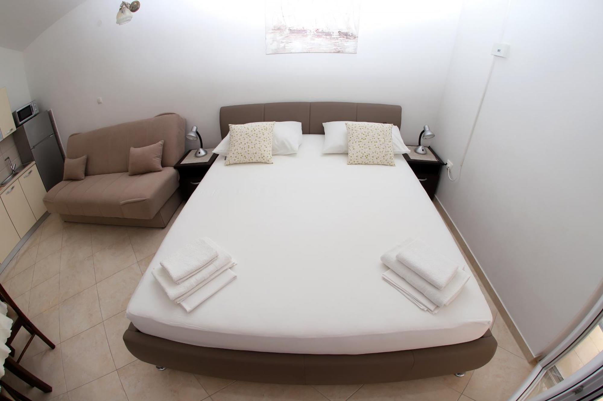 Apartments Edita & Robert 로크바 로고즈니차 외부 사진