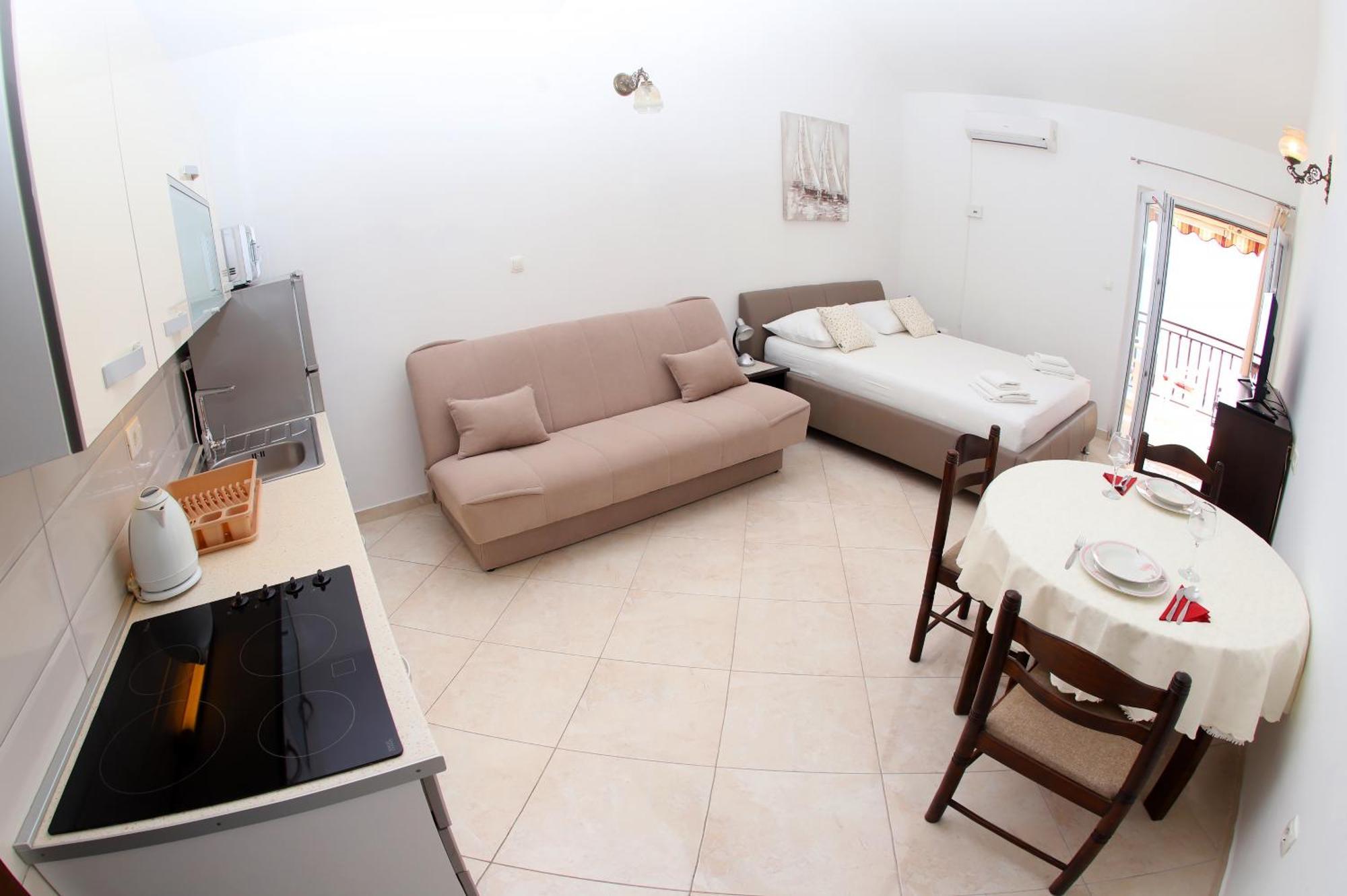 Apartments Edita & Robert 로크바 로고즈니차 외부 사진