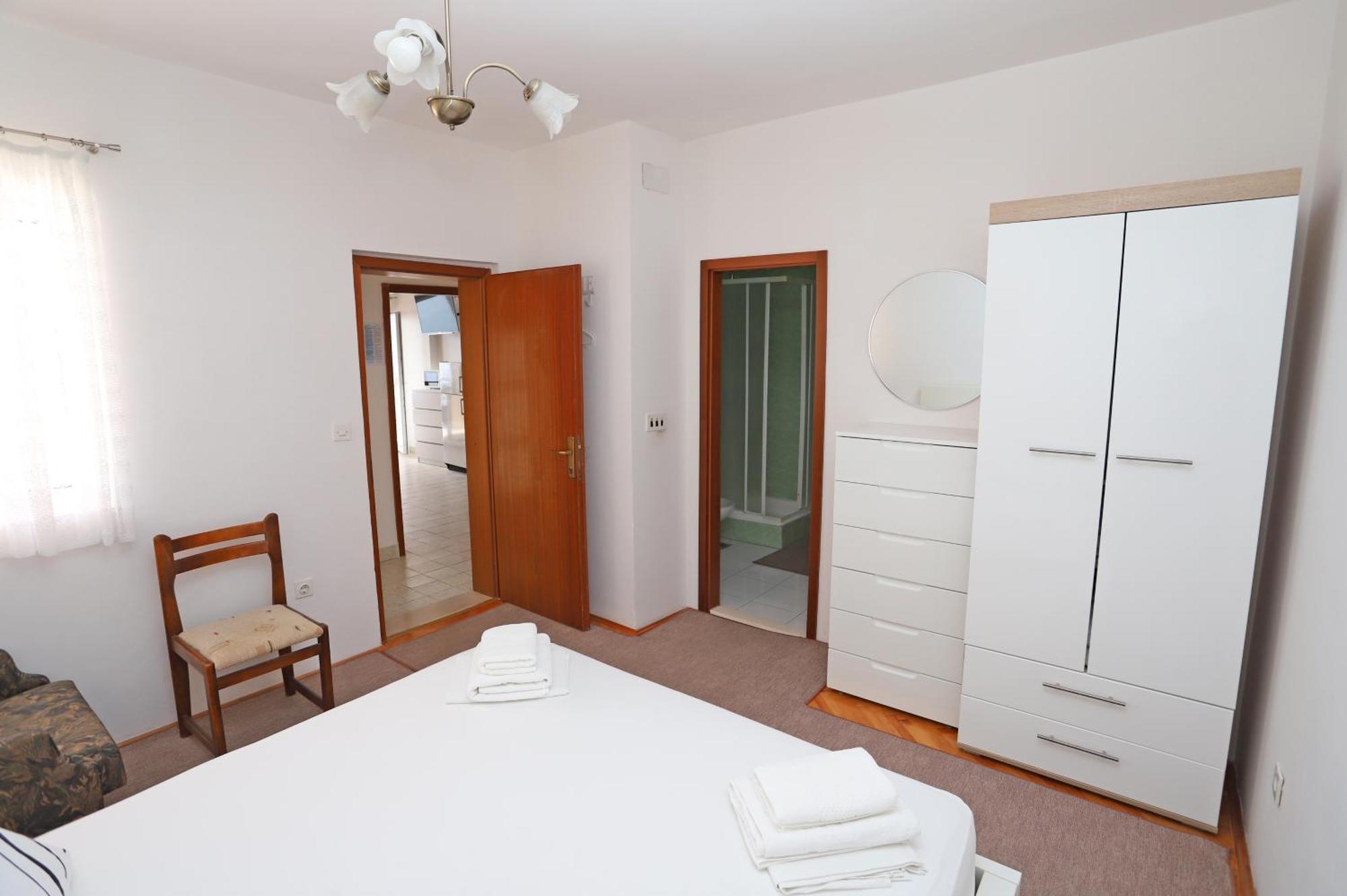 Apartments Edita & Robert 로크바 로고즈니차 외부 사진